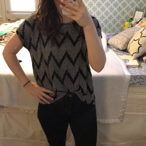 Forever 21 geometric blouse - Picture 3 of 4